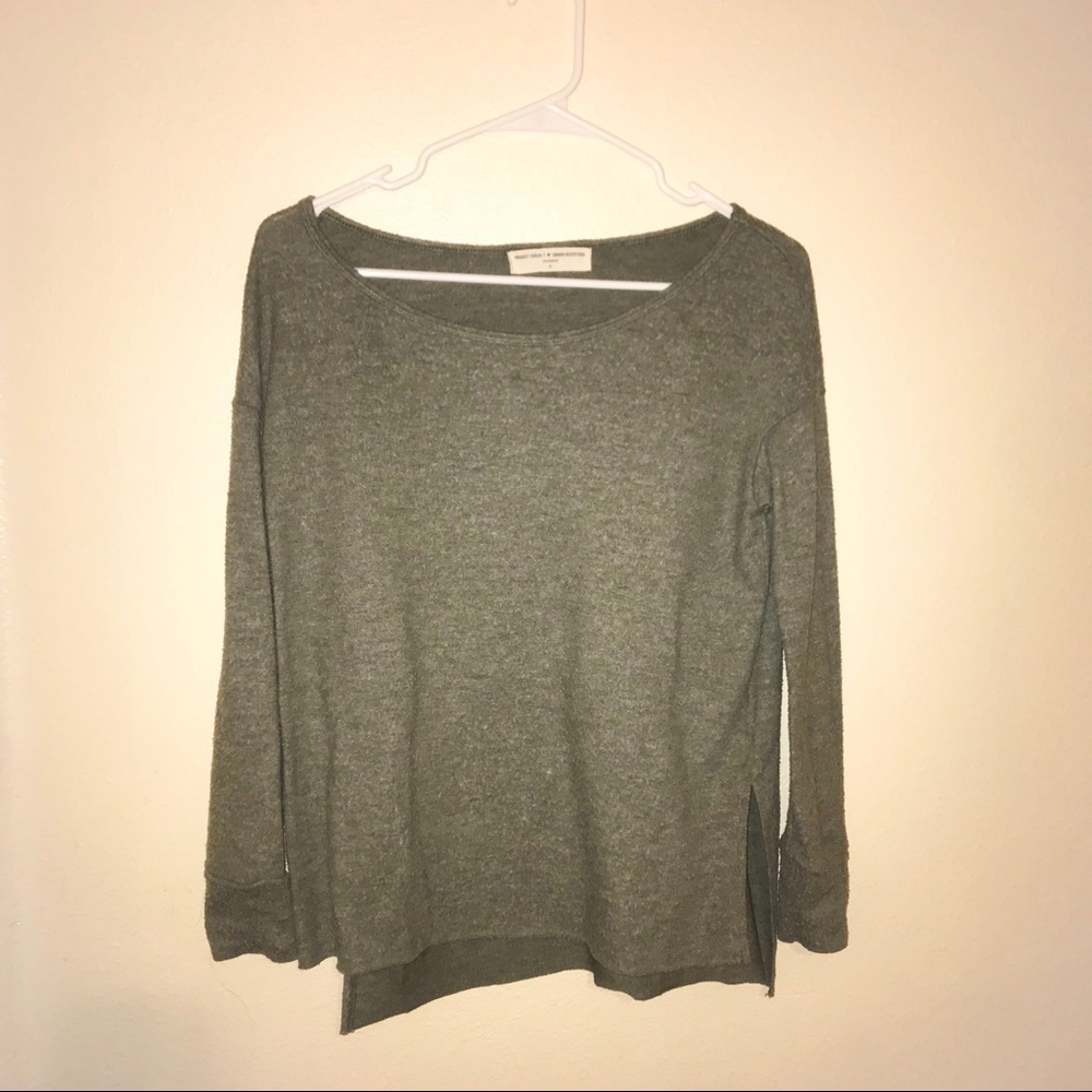 URBAN OUTFITTERS OLIVE SWEATER